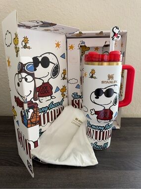 Stanley Quencher H2.0 40oz Snoopy Graphic Tumbler Red White Gift Box
